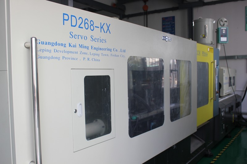 Plastic injection machine