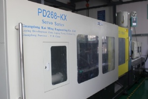 Plastic injection machine